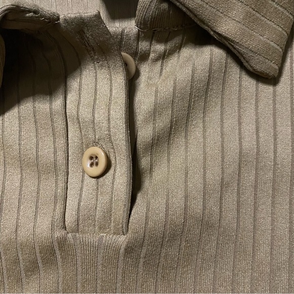 Ribbed Collared Short Sleeve Crop Top - Picture 4 of 7